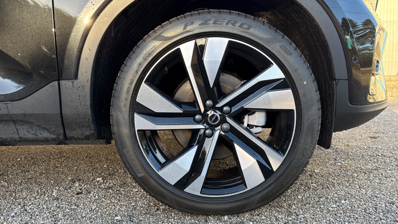 Volvo XC40 2.0 B4P Ultra Dark 5dr Auto Petrol Estate